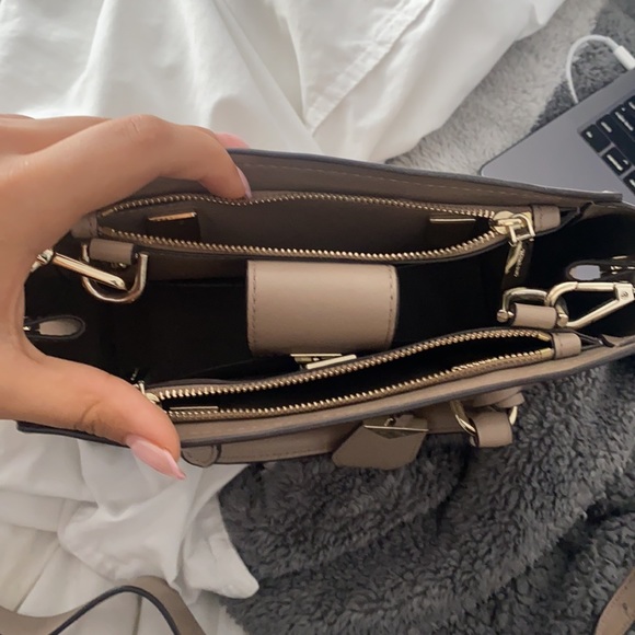 Michael Kors crossbody - Picture 2 of 2